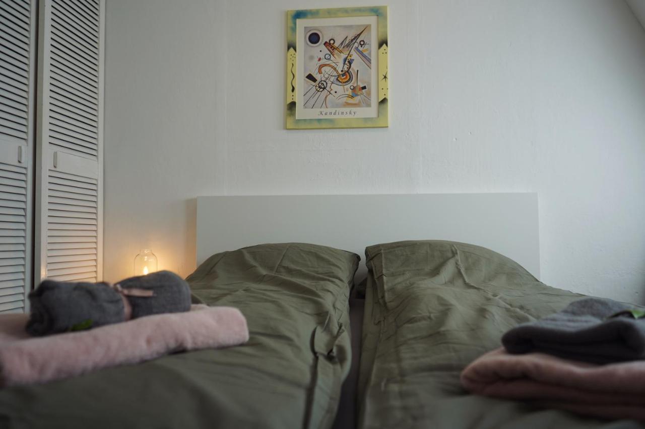 Appartement Unique: Geraeumig - Bhf-Nah - Parkplatz - Netflix à BRE Extérieur photo